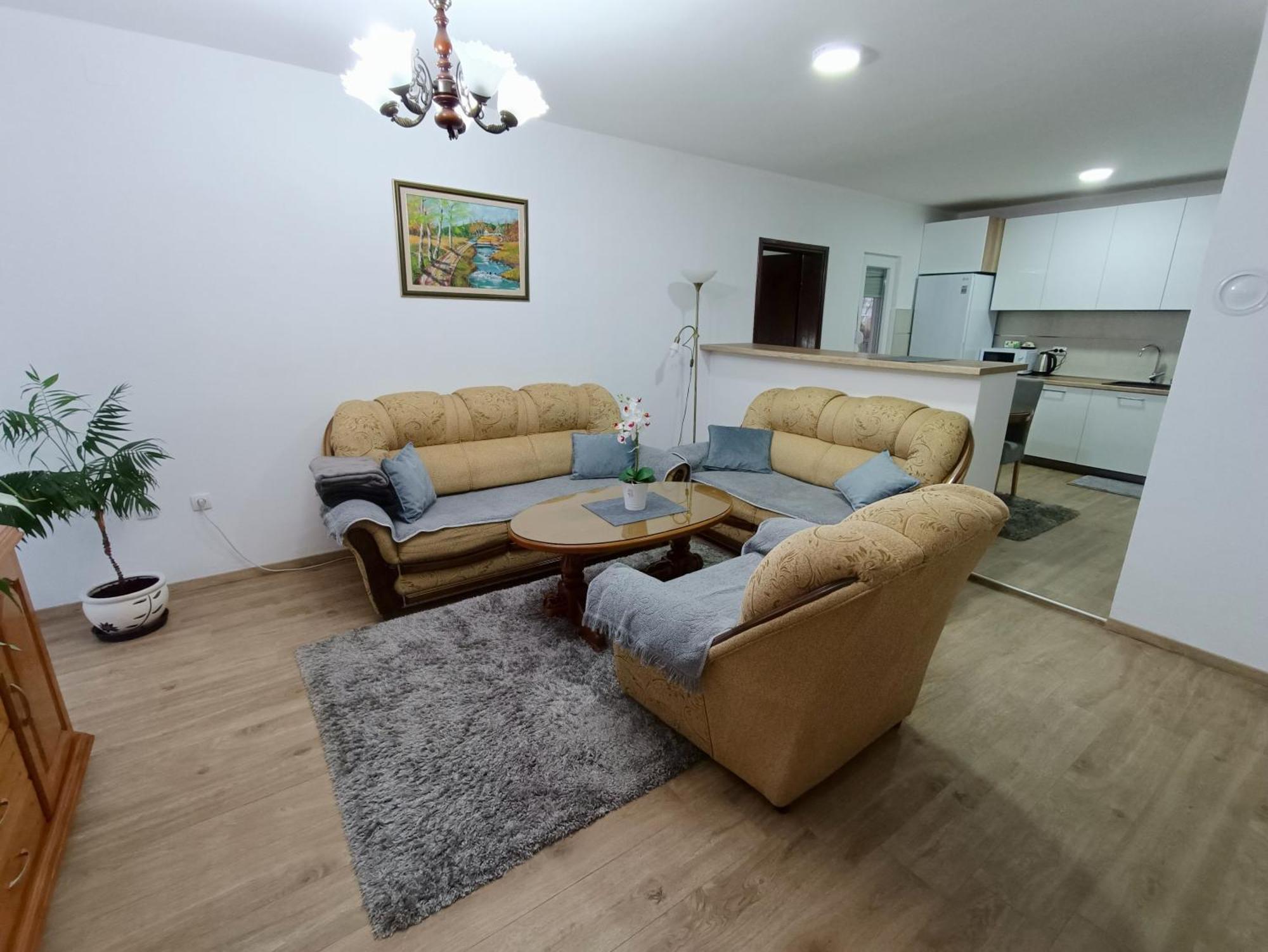 Entire House Floor - 2-Bedroom Cozy & Peaceful Apartment Podgorica Luaran gambar