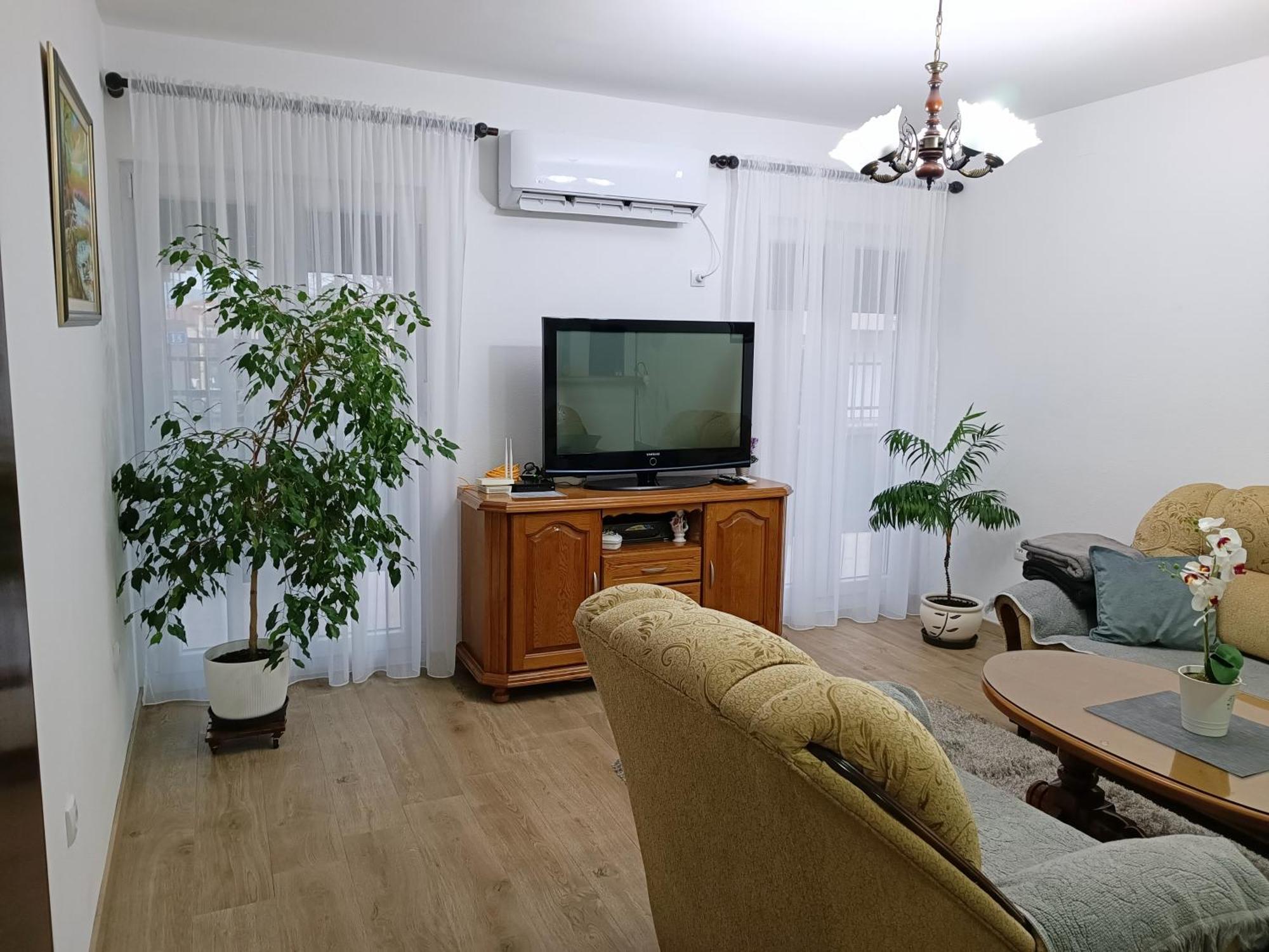 Entire House Floor - 2-Bedroom Cozy & Peaceful Apartment Podgorica Luaran gambar