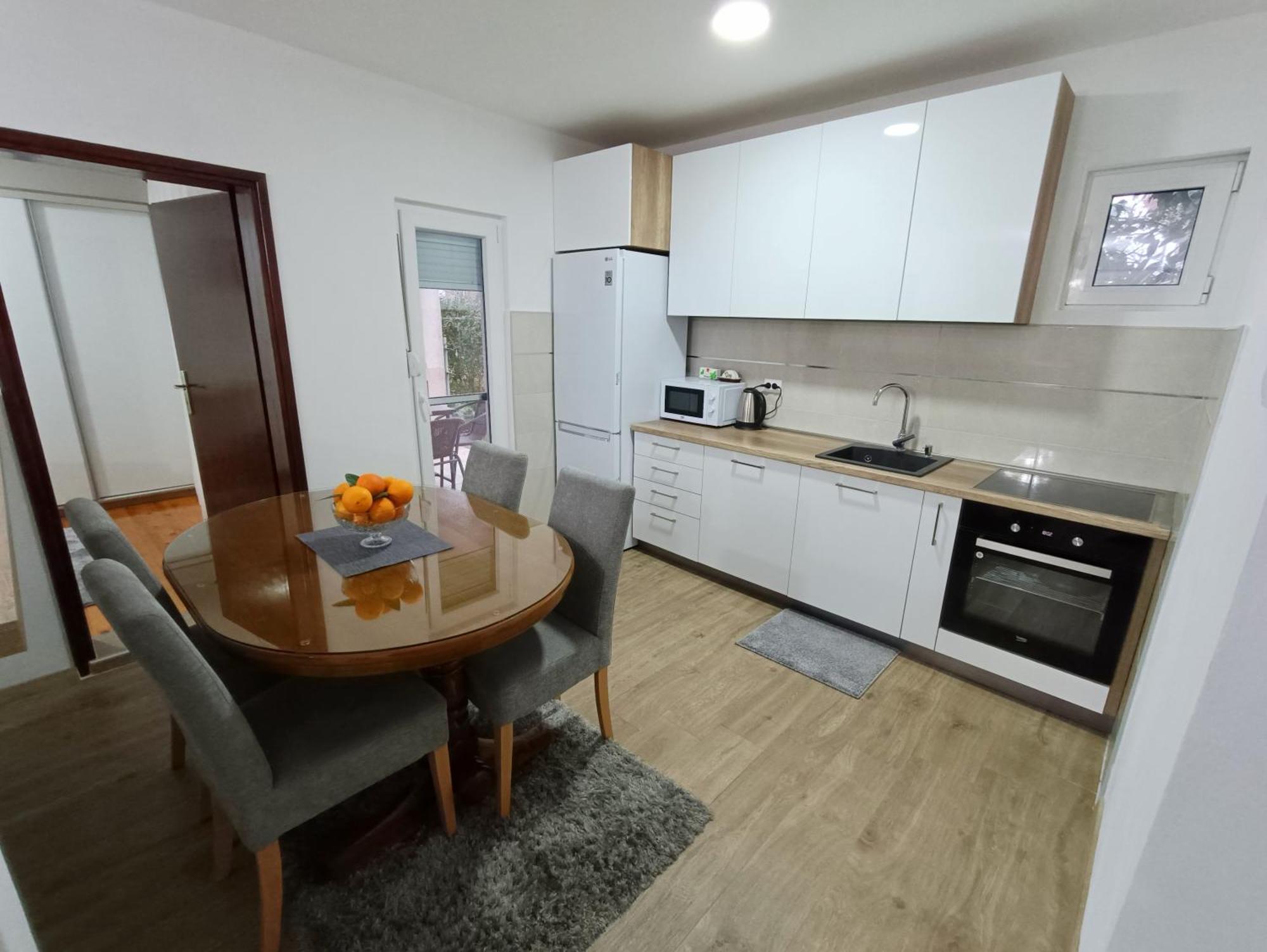 Entire House Floor - 2-Bedroom Cozy & Peaceful Apartment Podgorica Luaran gambar