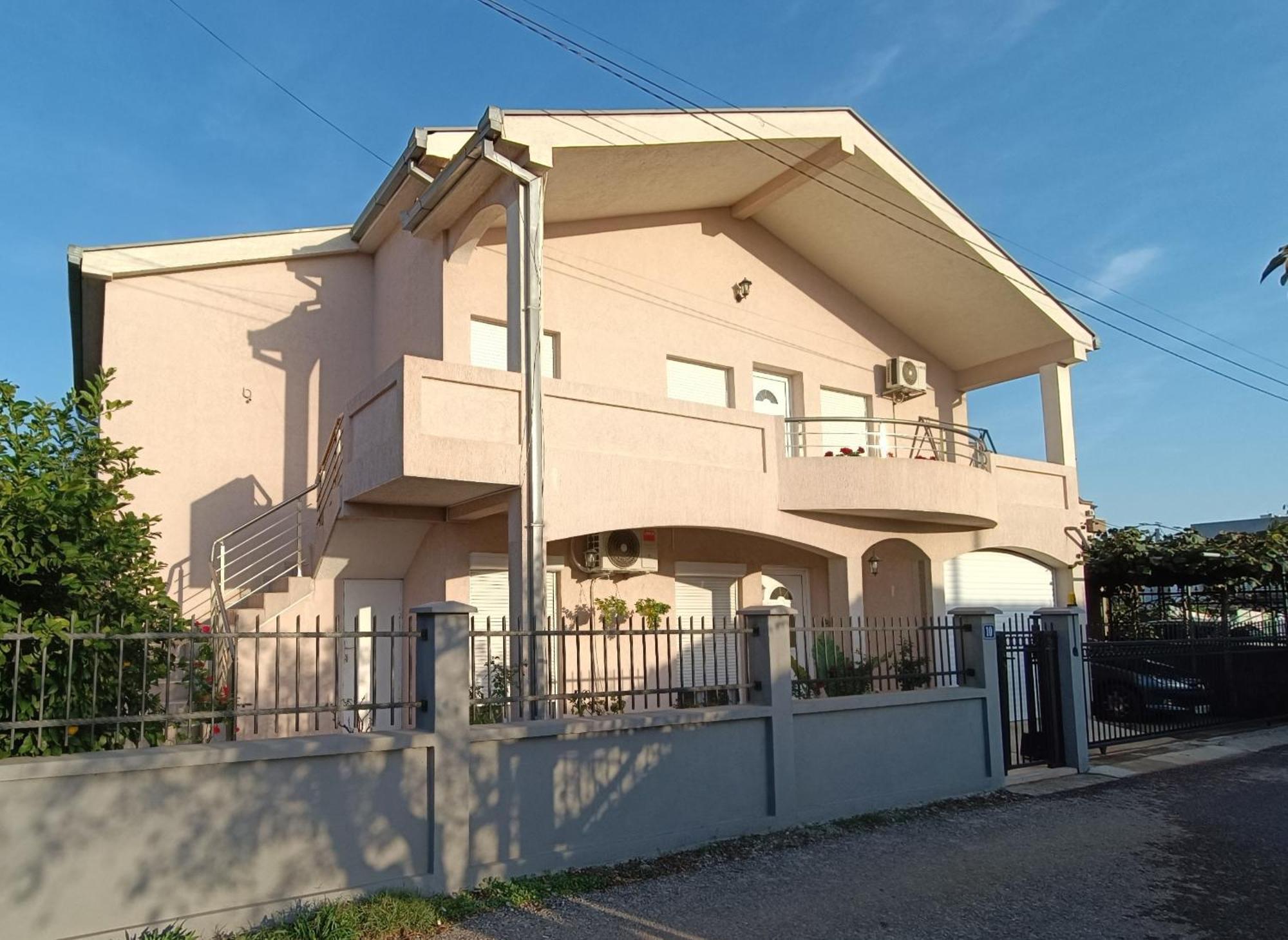 Entire House Floor - 2-Bedroom Cozy & Peaceful Apartment Podgorica Luaran gambar